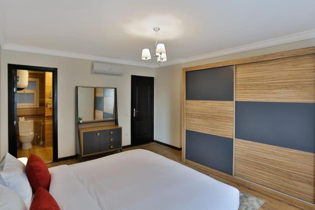 Parkside Boutique 3 Bbr Serviced Apartment - Ocean Blue - Near Airport Каир Экстерьер фото